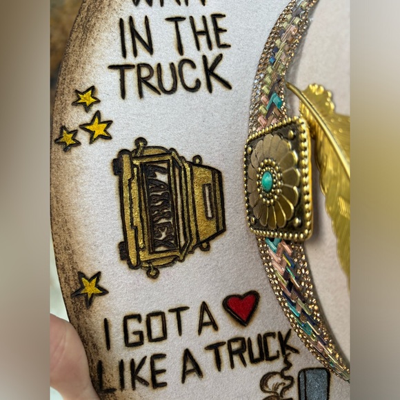 SOLD PLEASE READ DESCRIPTION
New Charlie 1 Horse Lainey Wilson Hand burned Hat - Picture 4 of 10